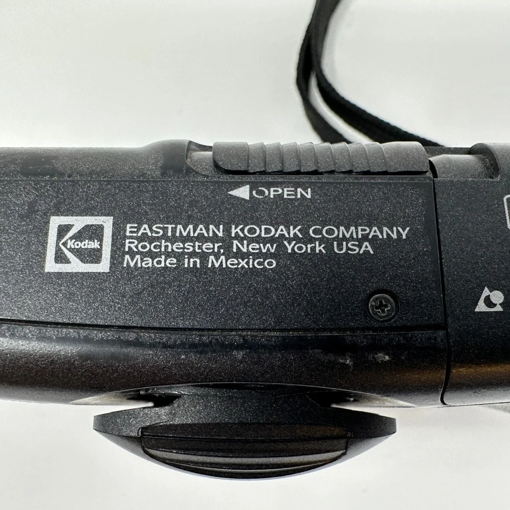 Kodak Advantix 3200 AF APS Film Camera Ektanar 25mm Lens Flash